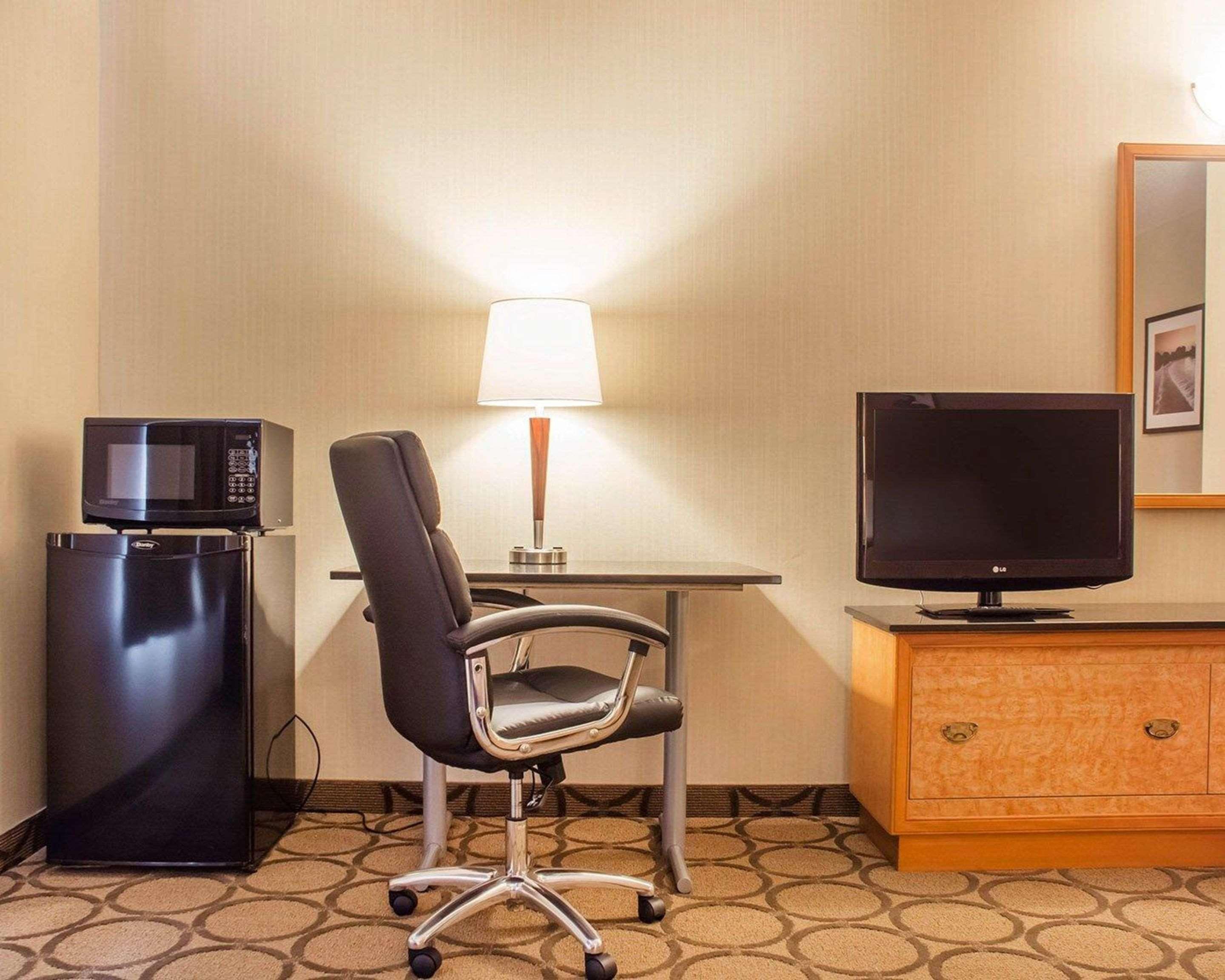 Comfort Inn Брантфорд Экстерьер фото