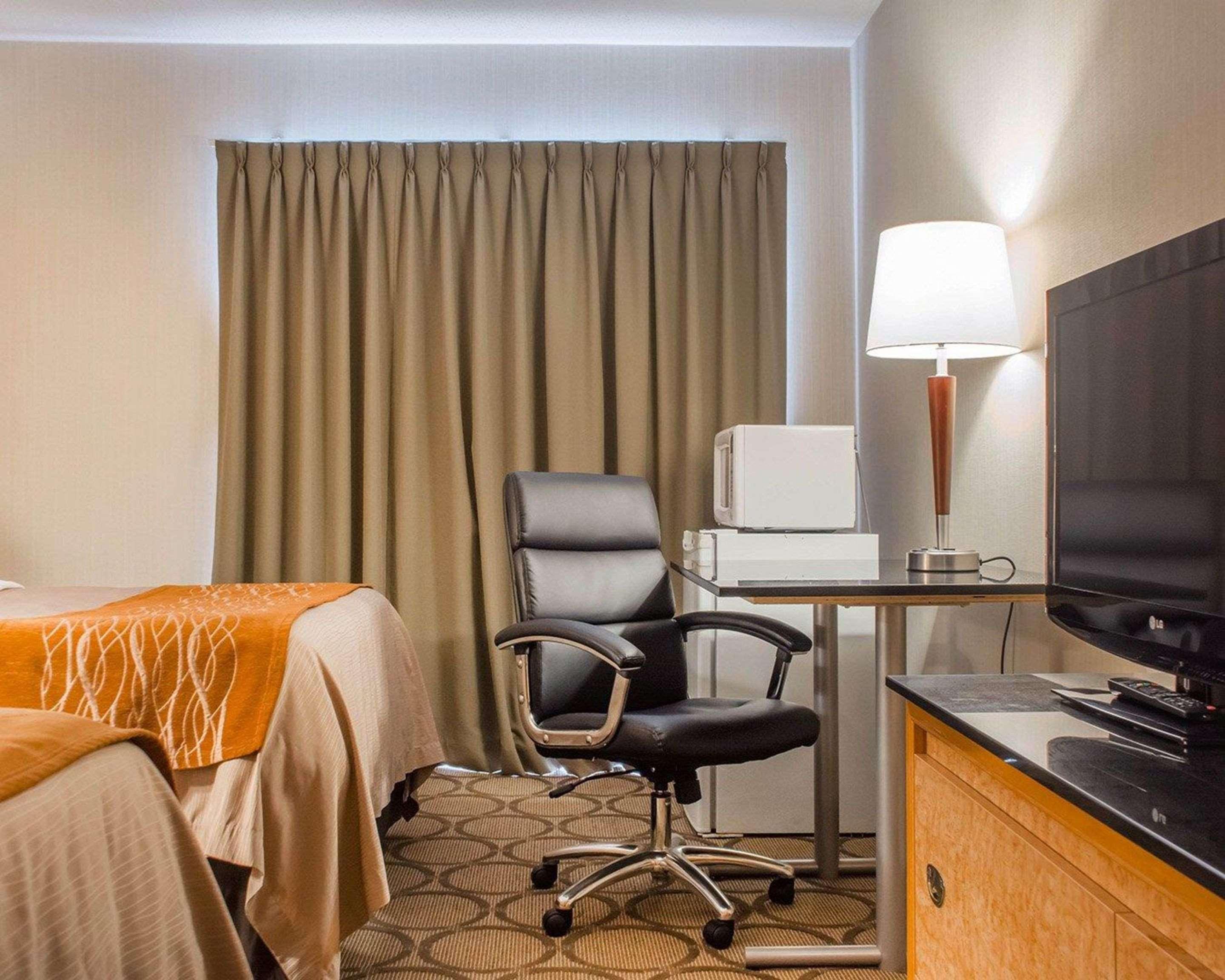 Comfort Inn Брантфорд Экстерьер фото