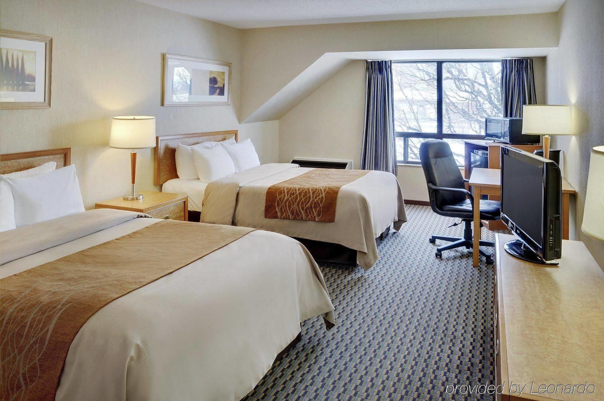 Comfort Inn Брантфорд Экстерьер фото