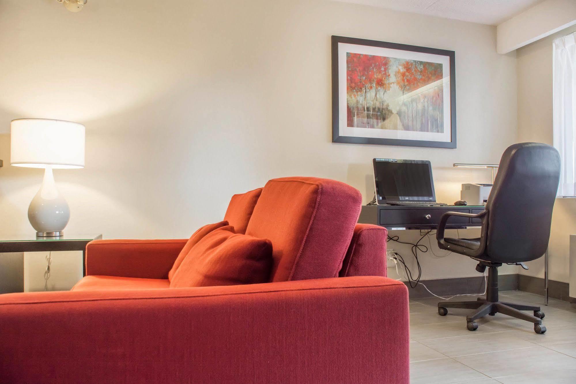 Comfort Inn Брантфорд Экстерьер фото
