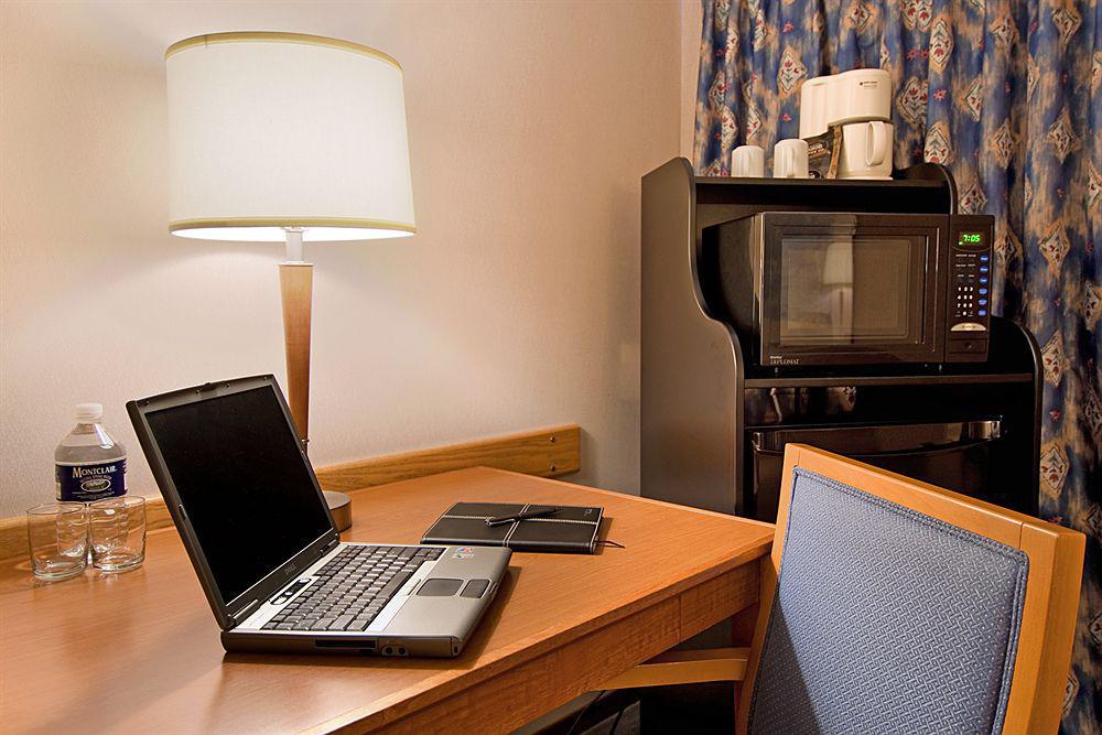 Comfort Inn Брантфорд Экстерьер фото